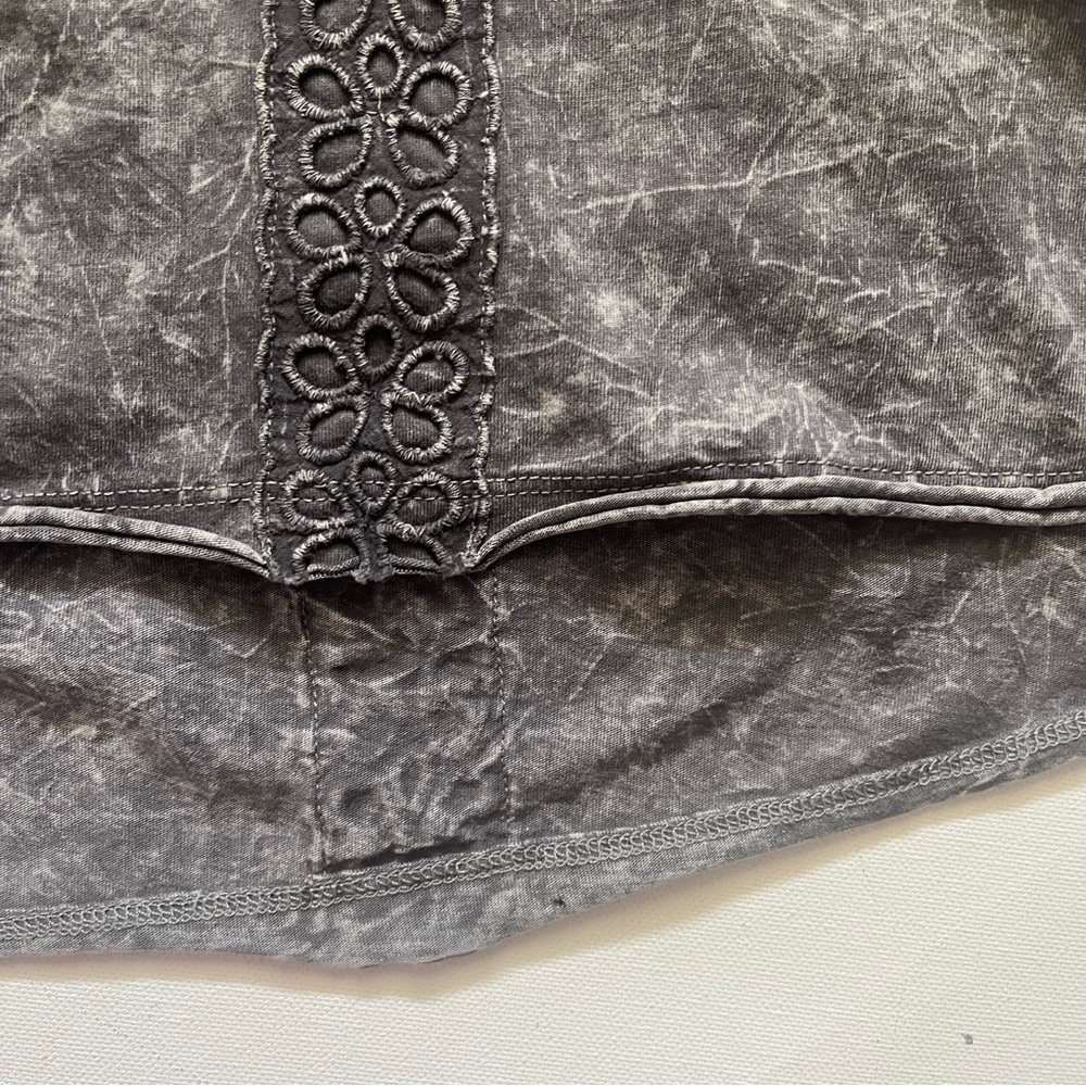Sundance Gray Stone Wash Oversized Eyelet Short Sleeve Asymmetric Tee Size S - Picture 7 of 7